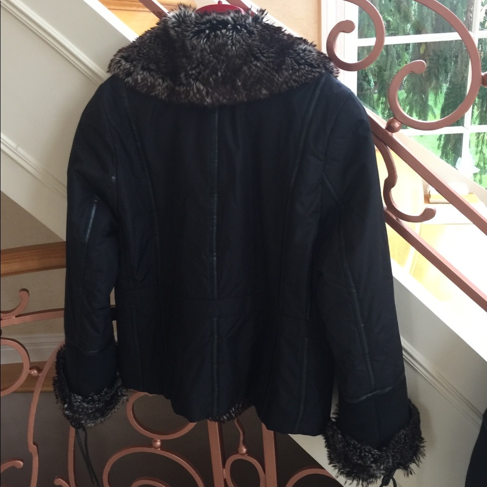 Woman’s jacket - Picture 2 of 2